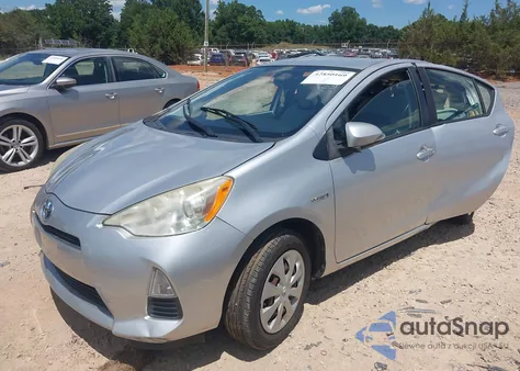 2013 Toyota Prius C One z USA, uszkodzony, nr VIN JTDKDTB39D1547449